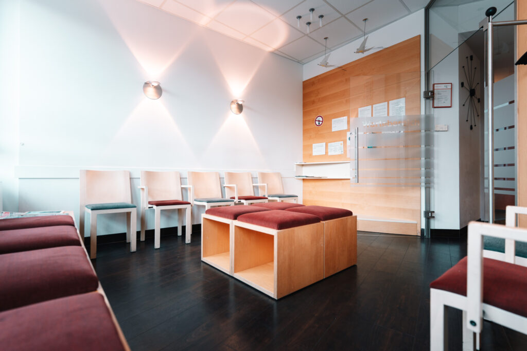 mvz-apollonia-klinik-wartebereich